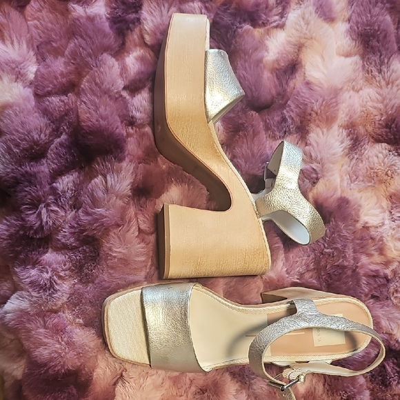 Elegant Silver Strap Sandals - Picture 2 of 5